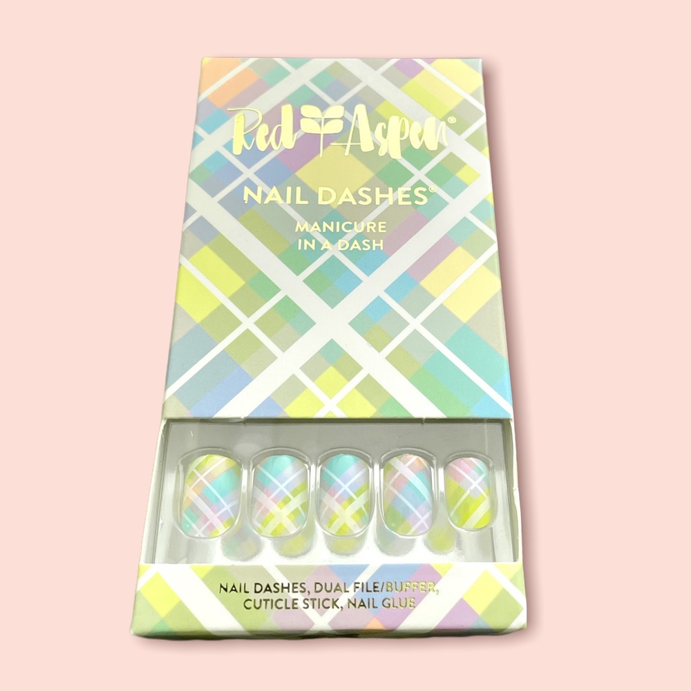 NIB Short Red Aspen Nail Dashes in Mark Your Scorecard (Pastel Plaid)